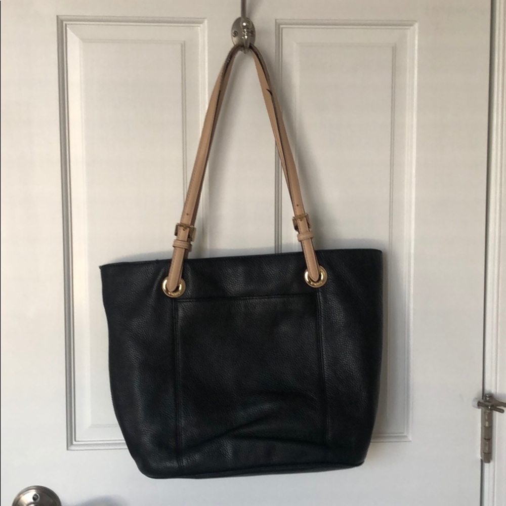 Michael Kors shoulder bag. - Picture 3 of 8